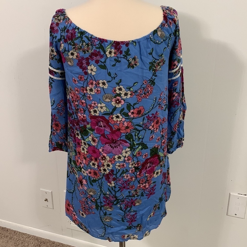 Where Are You From brand top of dress, Sz Medium, one flaw, see measurements